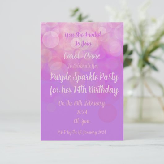Paarse Sparkle Party Uitnodiging (Staand voorkant)