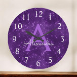 Paarse Sparkle Shimmer Monogram Naam en Initiaal Grote Klok<br><div class="desc">Paarse monogram en naam van het Shimmer-monogram en Initiaal dat de wandklok bedient. De Wall Clock maakt het perfecte cadeau voor iemand die van gouden glans houdt.</div>