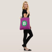 Paarse Stippenpatroon Groene Monogram Tote Bag (Op model)