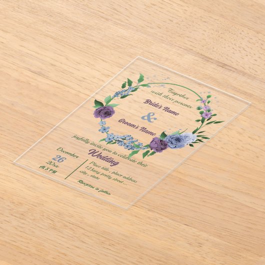 Paarse stoffige blauwe bloemen groene bladeren bru acryl uitnodigingen (Laagn)