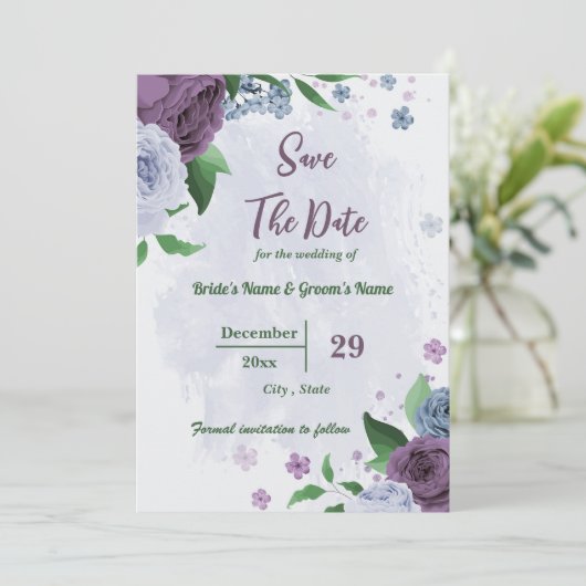 Paarse stoffige blauwe bloemen groene bladeren bru save the date (Staand voorkant)