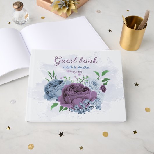 Paarse stoffige blauwe bloemenbruiloft gastenboek (Voorkant open)