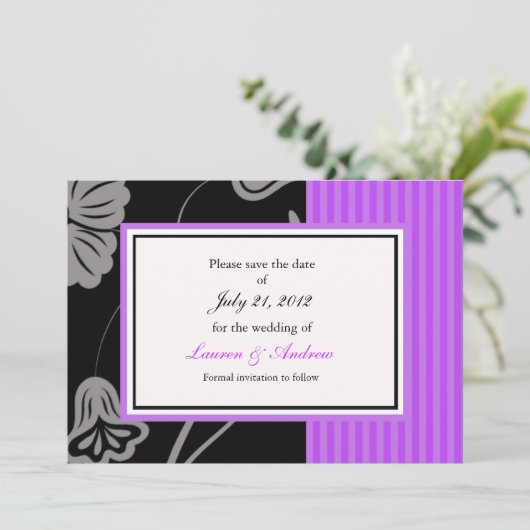 Paarse streep slaat de datum op save the date (Staand voorkant)