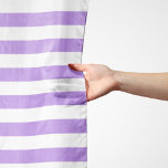 Paarse strepen, witte strepen, gestreept sjaal<br><div class="desc">Elegante,  stijlvolle en geavanceerde strepen in paarse en witte kleur. Moderne en trendy cadeau,  perfect voor de stripesliefhebber in je leven.</div>