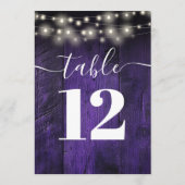 Paarse String Lichten Rustieke Schuur Houten Tafel Kaart (Achterkant)