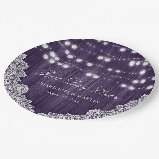 Paarse String Lights Rustiek Hout Lace Wedding Papieren Bordje (Gekanteld)