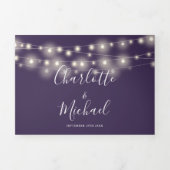 Paarse String Lights Script Monogram Bruiloft Drieluik Uitnodiging (Cover)