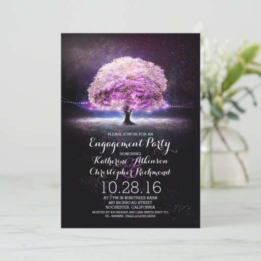 paarse String Lights Tree Engagement Party Uitnodi Kaart (Staand voorkant)