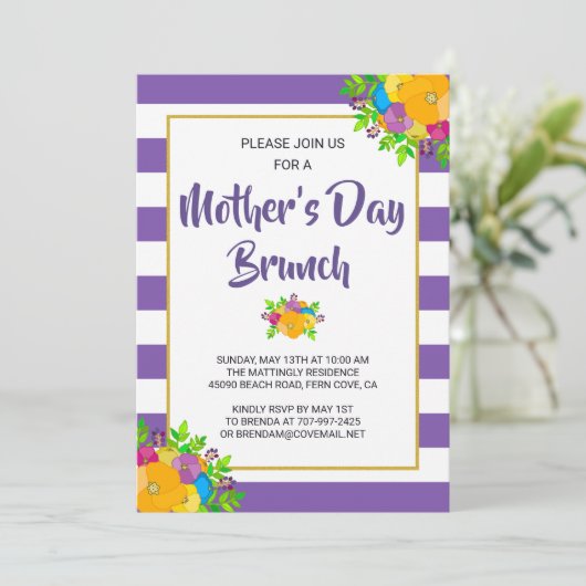 Paarse Striped Floral Moederdag Brunch Invite Kaart (Staand voorkant)