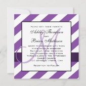 Paarse Stripes Ribbon Monogram Weddenschap Kaart (Achterkant)