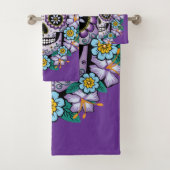 Paarse suikerschedel met bloemen bad handdoek (Insitu)