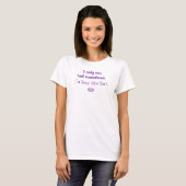 Paarse tekst: Ik loop maar half. Zo ben ik lui. T-shirt (Voorkant volledig)