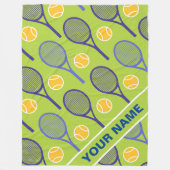 🎾 Paarse tennisrackets op groen, aangepaste naam Fleece Deken (Voorkant)