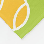 🎾 Paarse tennisrackets op groen, aangepaste naam Fleece Deken (Hoek)