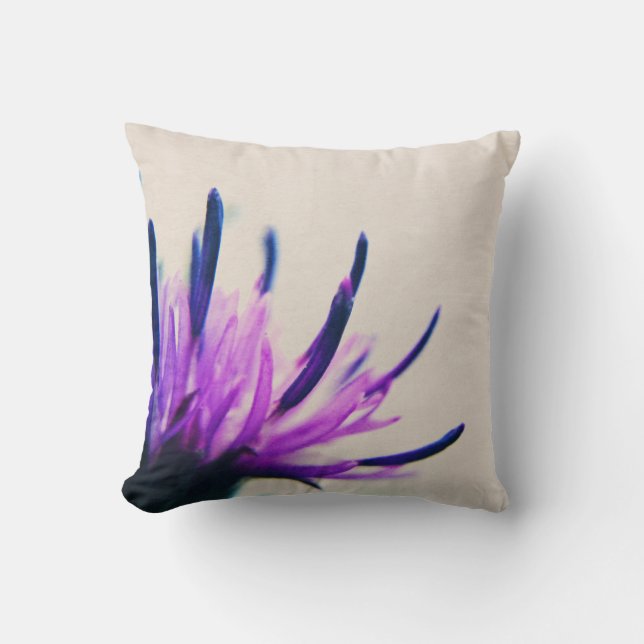 Paarse Thistle Flower PetALS Kussen (Voorkant)