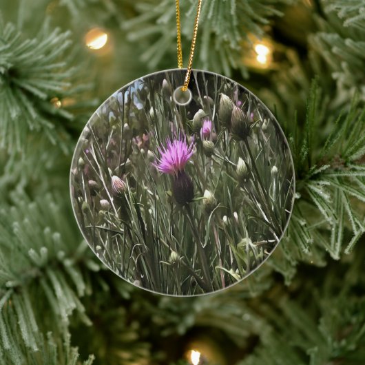 Paarse Thistle Wildflower Realiserende kunst Keramisch Ornament (Boom)