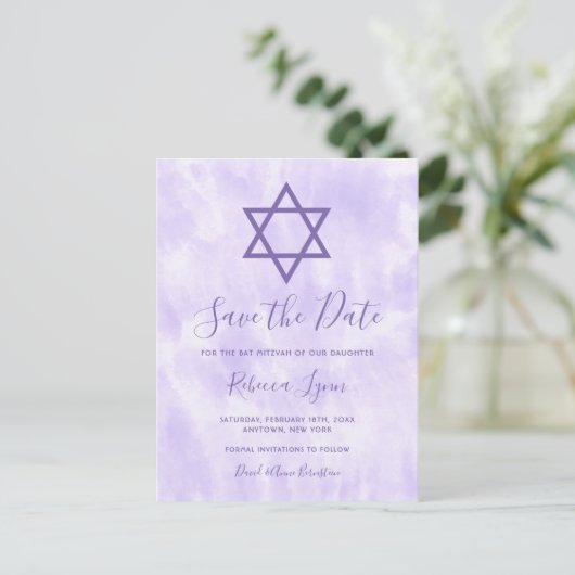 Paarse Tie Dye Bat Mitzvah Save the Date Aankondigingskaart (Staand voorkant)