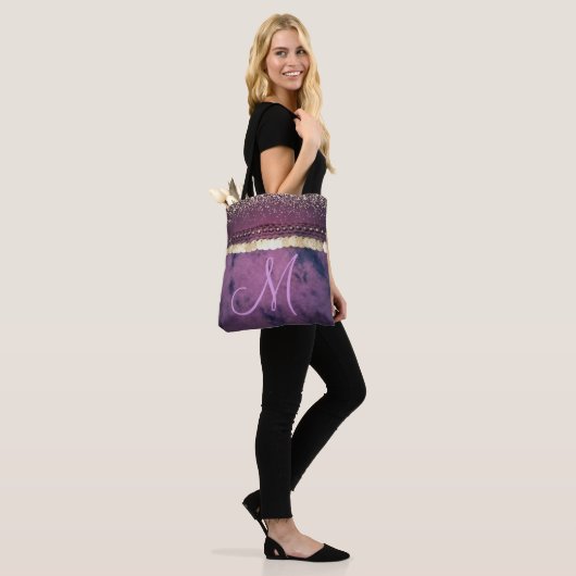 Paarse Tie Dye Monogram Gouden Munten Glitter Tote Bag (Op model)