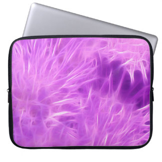 Paarse tinten bloemen getransformeerd laptop sleeve
