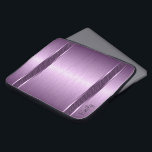 Paarse tinten, geborsteld aluminium, uitzien laptop sleeve<br><div class="desc">Metaalgedempt paars ontwerp geborsteld aluminium blikpatroon. Stripes van zwart geometrisch patroon.</div>