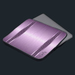 Paarse tinten, geborsteld aluminium, uitzien laptop sleeve<br><div class="desc">Metaalgedempt paars ontwerp geborsteld aluminium blikpatroon. Stripes van zwart geometrisch patroon.</div>
