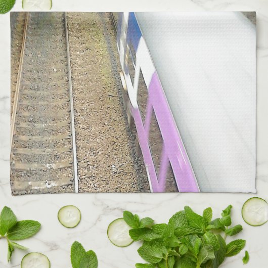 Paarse trein, spoorbaan, tunnel, reizen theedoek (Gevouwen)