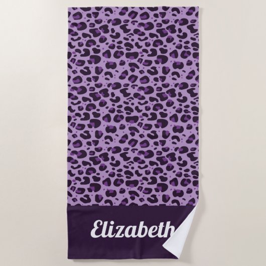 Paarse trendy luipaardprint met naam strandlaken (Voorkant)