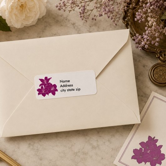 Paarse tropische bloemen label