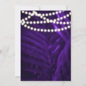 Paarse tropische palmbladeren en lightbruiloft kaart (Achterkant)