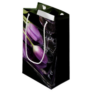 Paarse tulpen en wijn klein cadeauzakje