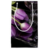 Paarse tulpen en wijn klein cadeauzakje (Voorkant)