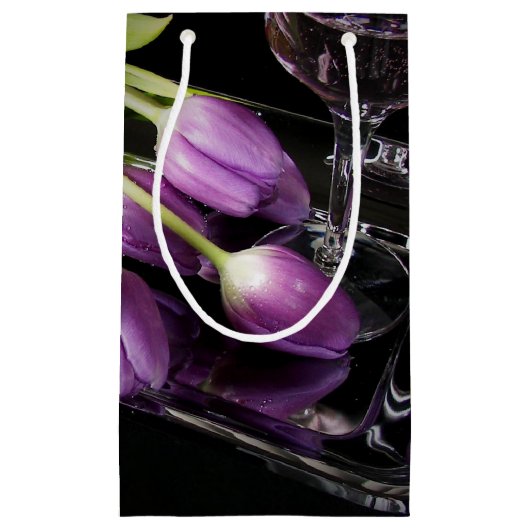 Paarse tulpen en wijn klein cadeauzakje (Voorkant)