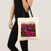 Paarse Tulpen in een veld met een luchtballon Tote Bag (Voorkant (product))