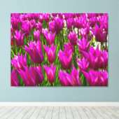 Paarse tulpen in Keukenhof Holland Premium Wrapped Canvas Afdruk (Insitu (Houten vloer))
