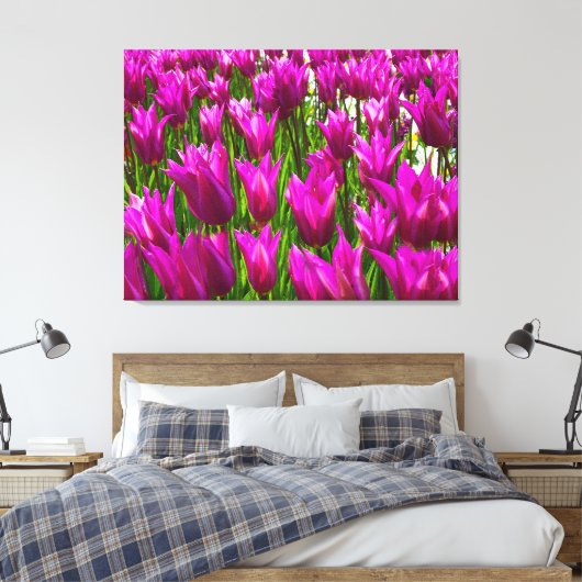 Paarse tulpen in Keukenhof Holland Premium Wrapped Canvas Afdruk (Insitu (Slaapkamer))