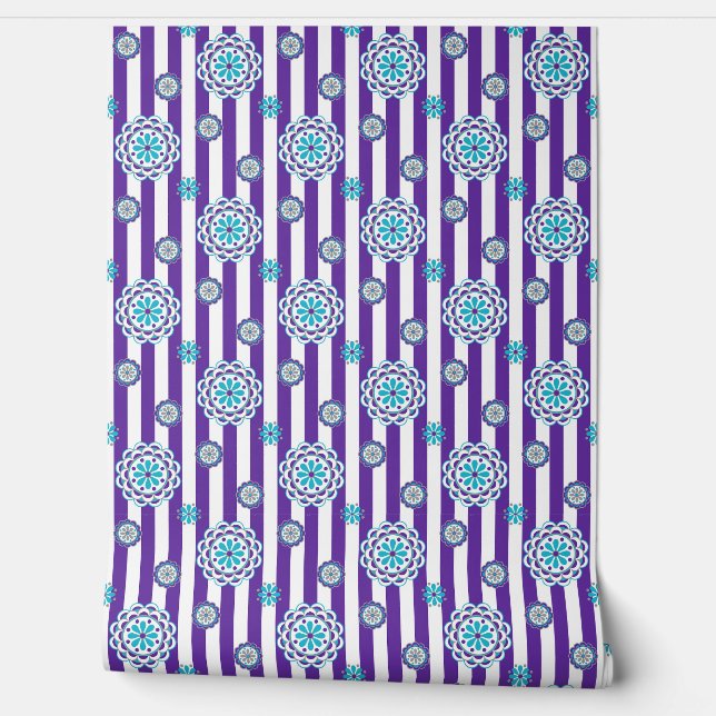 Paarse, turquoise mod bloemen op strepen behang (Afrollen)