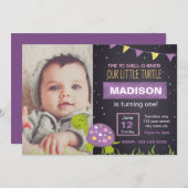 Paarse Turtle Chalk Birthday Uitnodiging met foto (Voorkant / Achterkant)