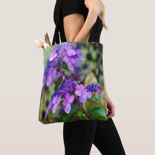 Paarse Twist en Shout Hydrangea Flower Tote Bag (Dichtbij)