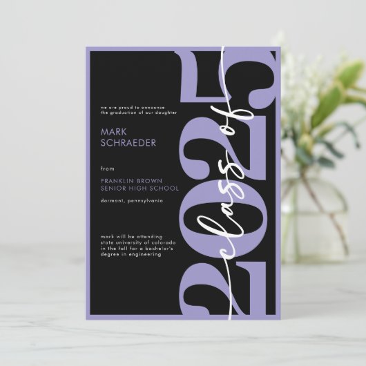 Paarse typografie Afstuderen aankondiging (Staand voorkant)