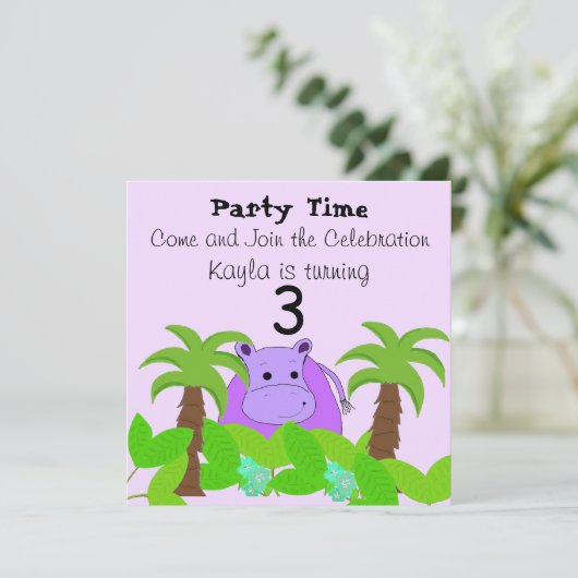 Paarse uitnodiging tot geboorte Hippo (Staand voorkant)