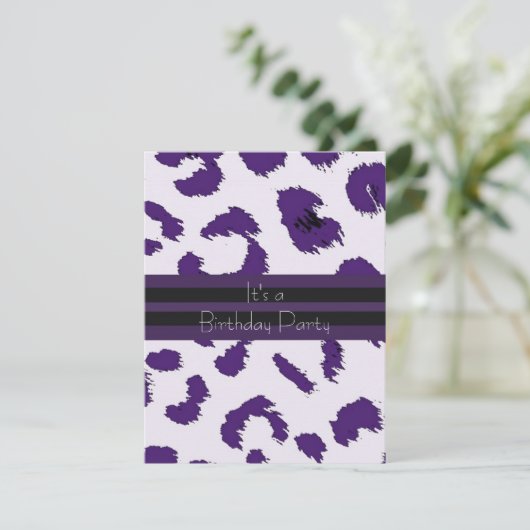 Paarse uitnodiging van de Birthday Partij van het (Staand voorkant)