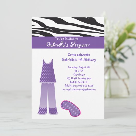Paarse uitnodiging van PJ/Zebra Slapepover (Staand voorkant)