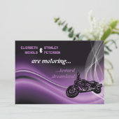 Paarse uitnodiging voor een bruiloft met motorfiet (Staand voorkant)