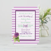 Paarse uitnodigingen tot bruiloft in petunias (Staand voorkant)