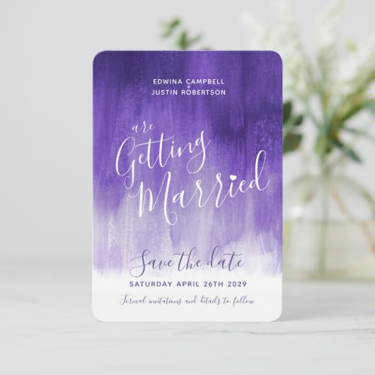 Paarse ultraviolette moderne kunst met de prentbri save the date (Staand voorkant)