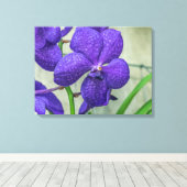 Paarse vanda orchidee uitzicht canvas print (Insitu (Houten vloer))