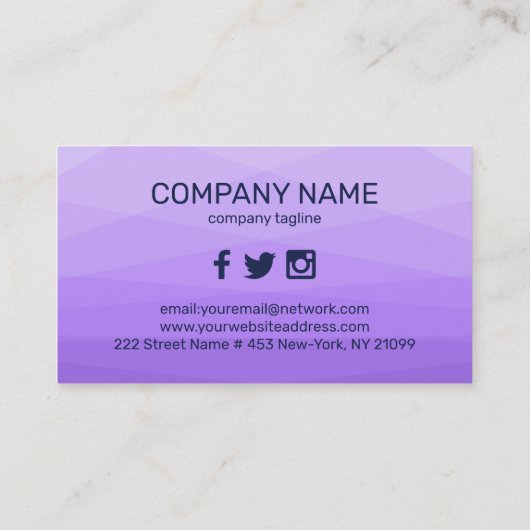 Paarse veelhoekige achtergrond visitekaartje (Achterkant)