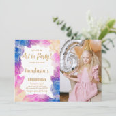 Paarse verjaardagsuitnodiging met foto kaart (Staand voorkant)