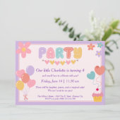 Paarse verjaardagsuitnodiging pastel kaart (Staand voorkant)