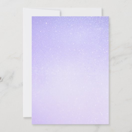 Paarse verrassingsverjaardagsuitnodiging glittersc kaart (Achterkant)